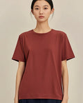 Clay Earth Tee - Front view on model - Urbanstyra